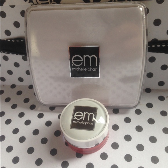 - EM TWO PALETTES & ONE FULL COMPACT SHADOWS BLUSH COLORS NICE - Picture 5 of 7